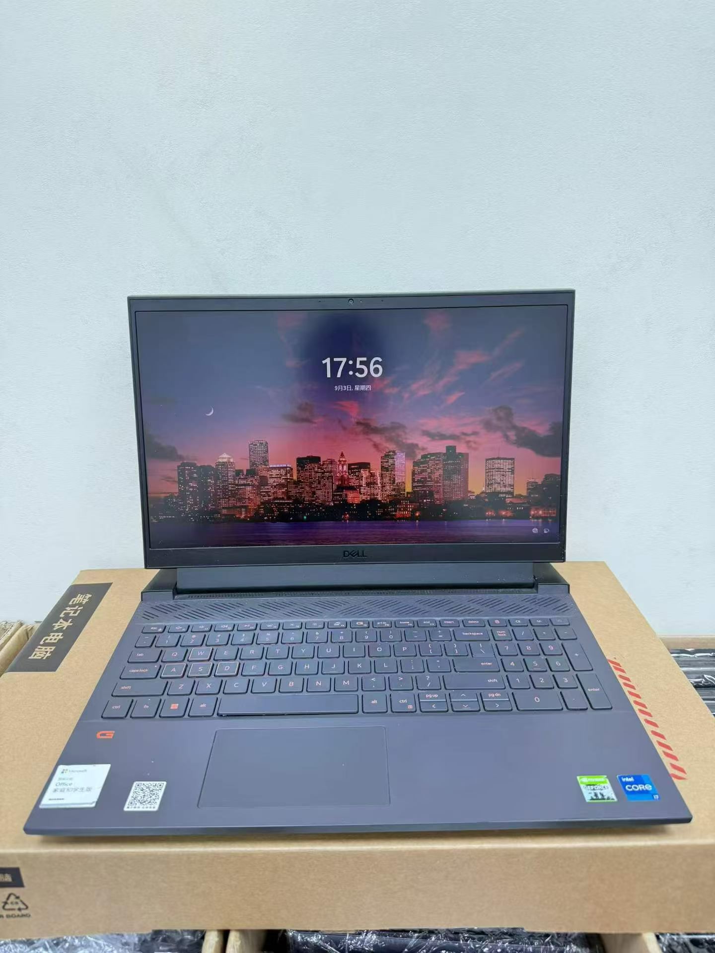 戴尔游匣G15 5520 15.5寸 i7-12700H八核处理器 16G运行 512G固态 RTX3060显卡6G 电竞屏165Hz 窄边框